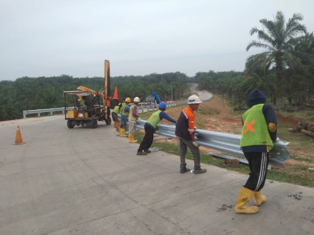 Pemasangan Guardrail